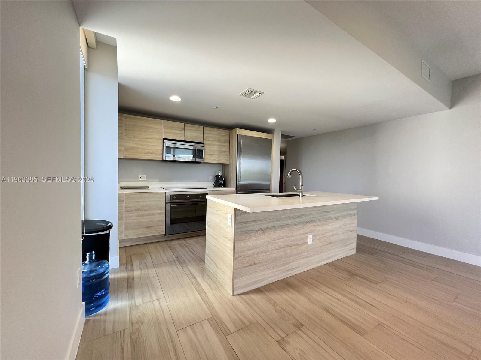 THE HARBOUR NORTH CONDO - Residential