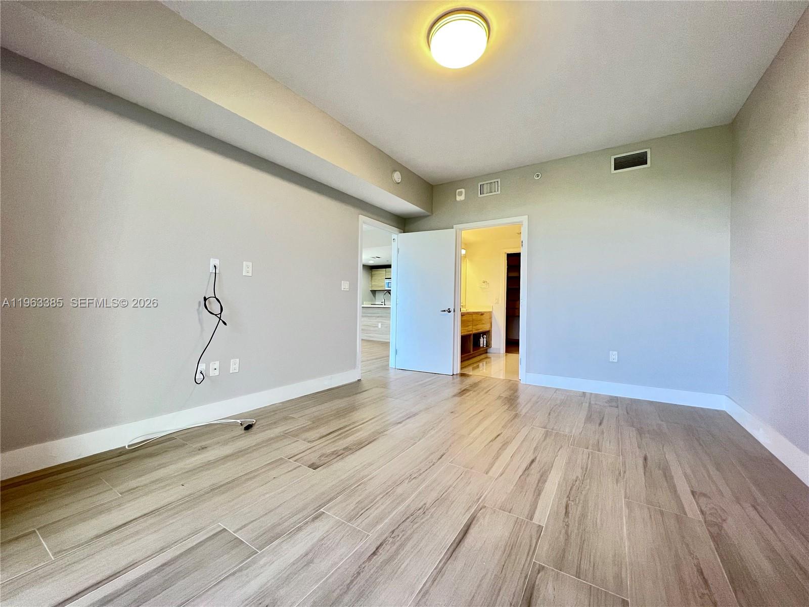 THE HARBOUR NORTH CONDO - Residential
