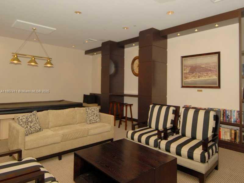 HARBOR TWS AT THE WATERWAY - Residential