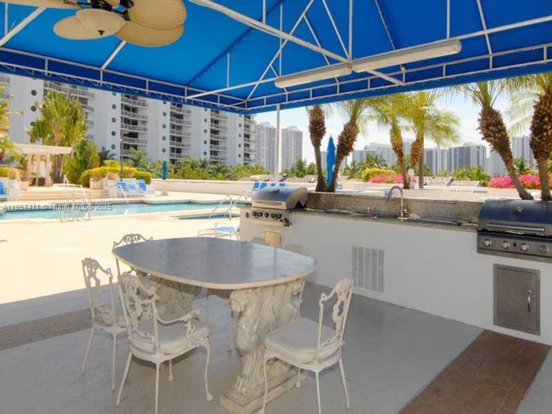 HARBOR TWS AT THE WATERWAY - Residential