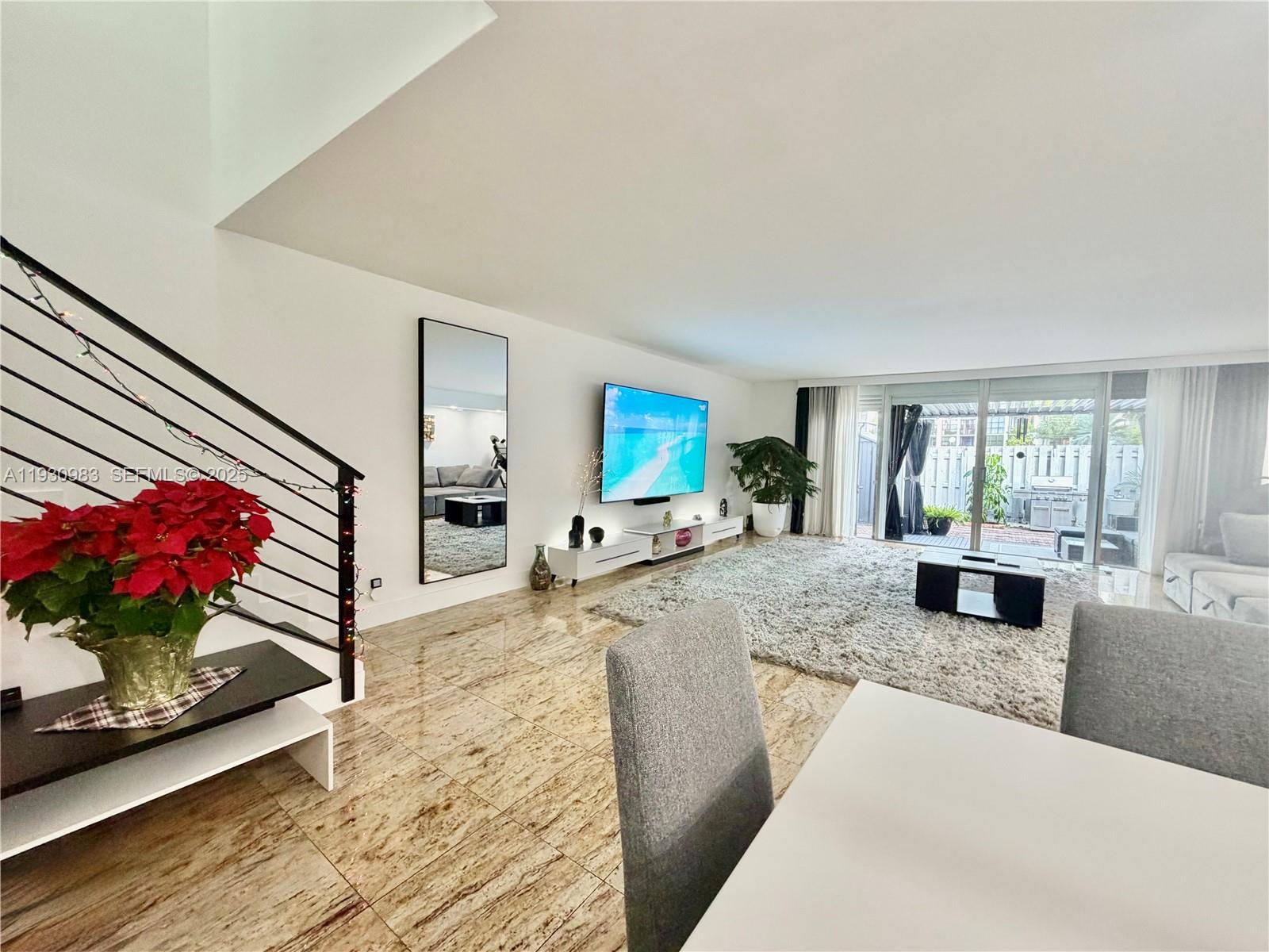 TOWNHOUSES OF VENETIAN PA - Residential