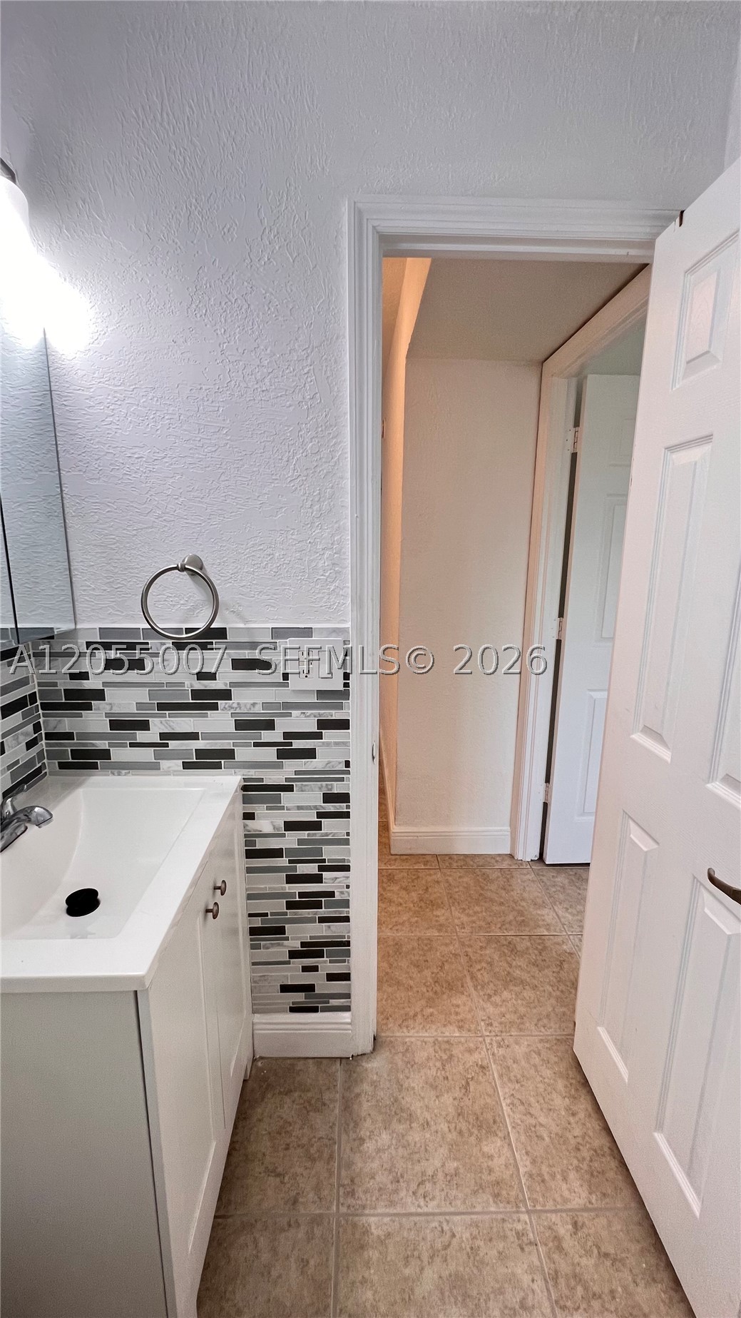 MANGO HILL CONDO XIX PH I - Residential Lease