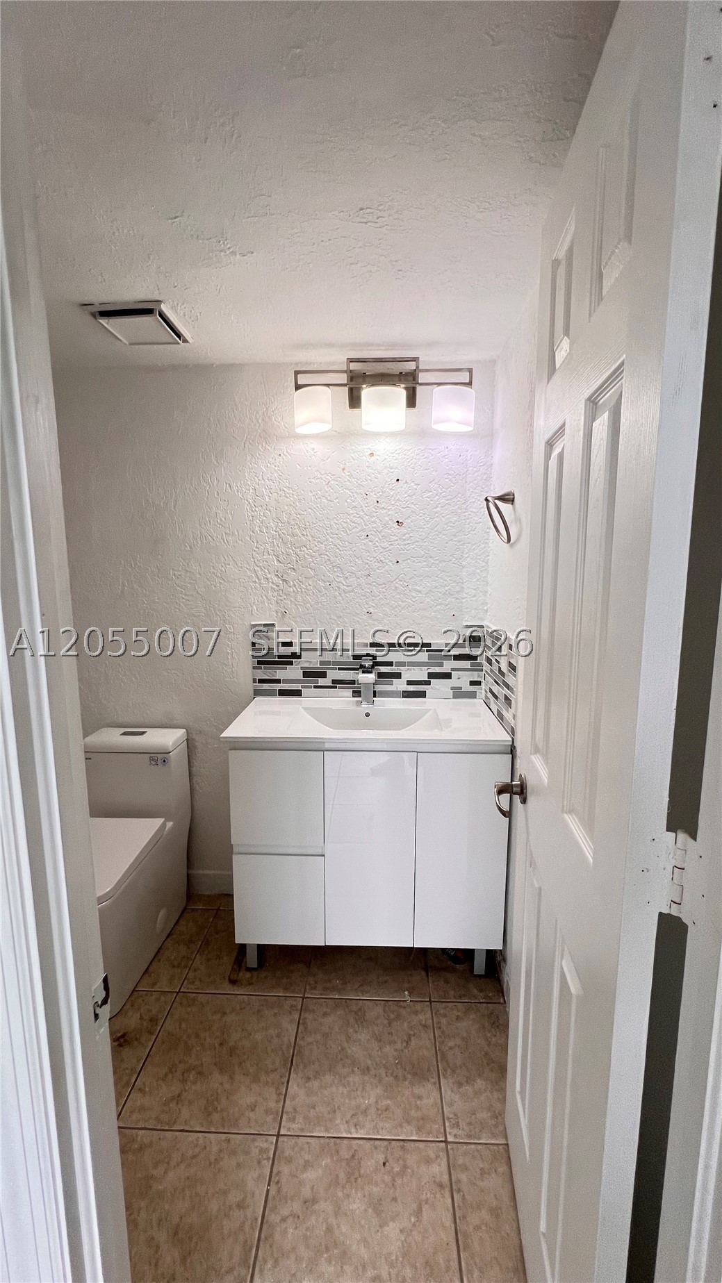 MANGO HILL CONDO XIX PH I - Residential Lease