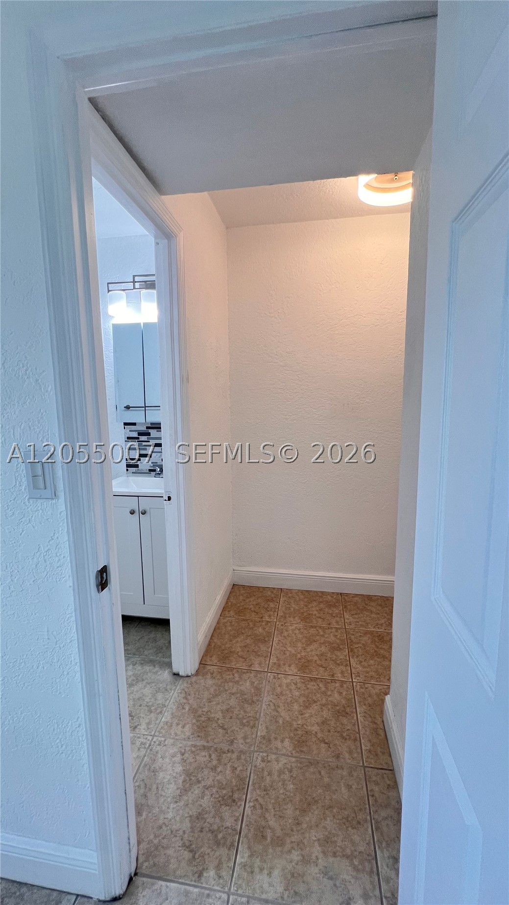 MANGO HILL CONDO XIX PH I - Residential Lease