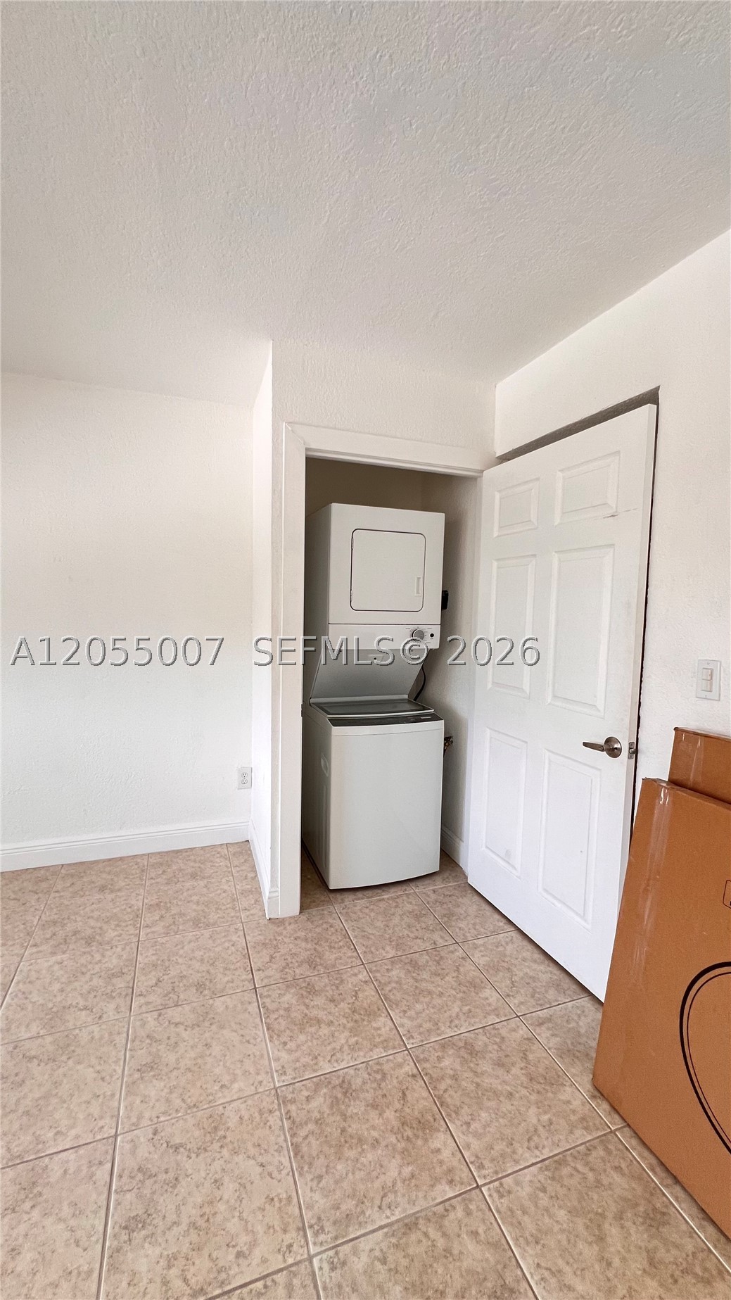 MANGO HILL CONDO XIX PH I - Residential Lease