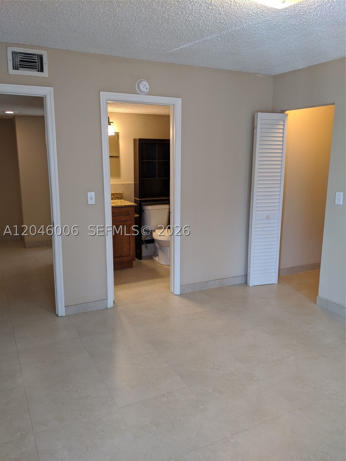 WINDWARD LAKES CONDO - Residential