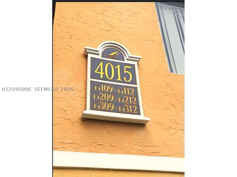 WINDWARD LAKES CONDO - Residential