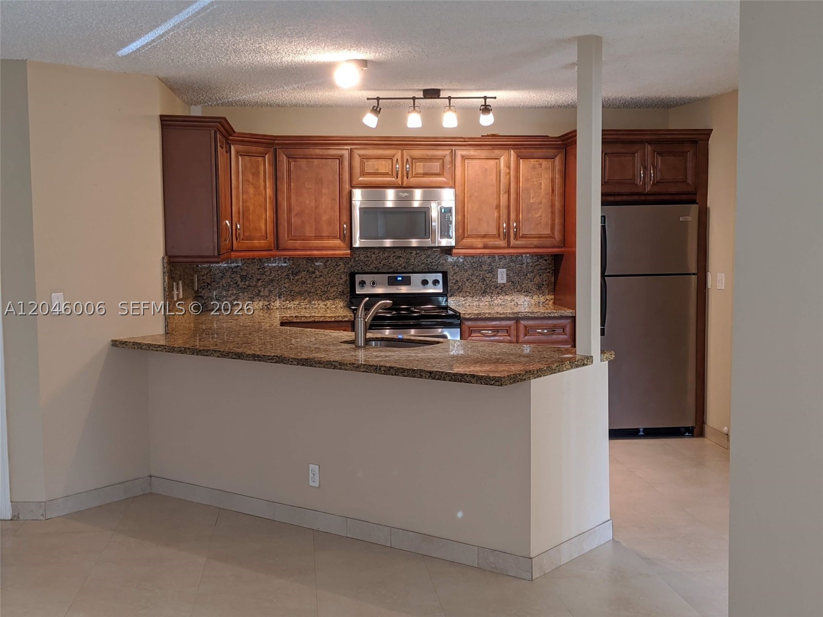 WINDWARD LAKES CONDO - Residential