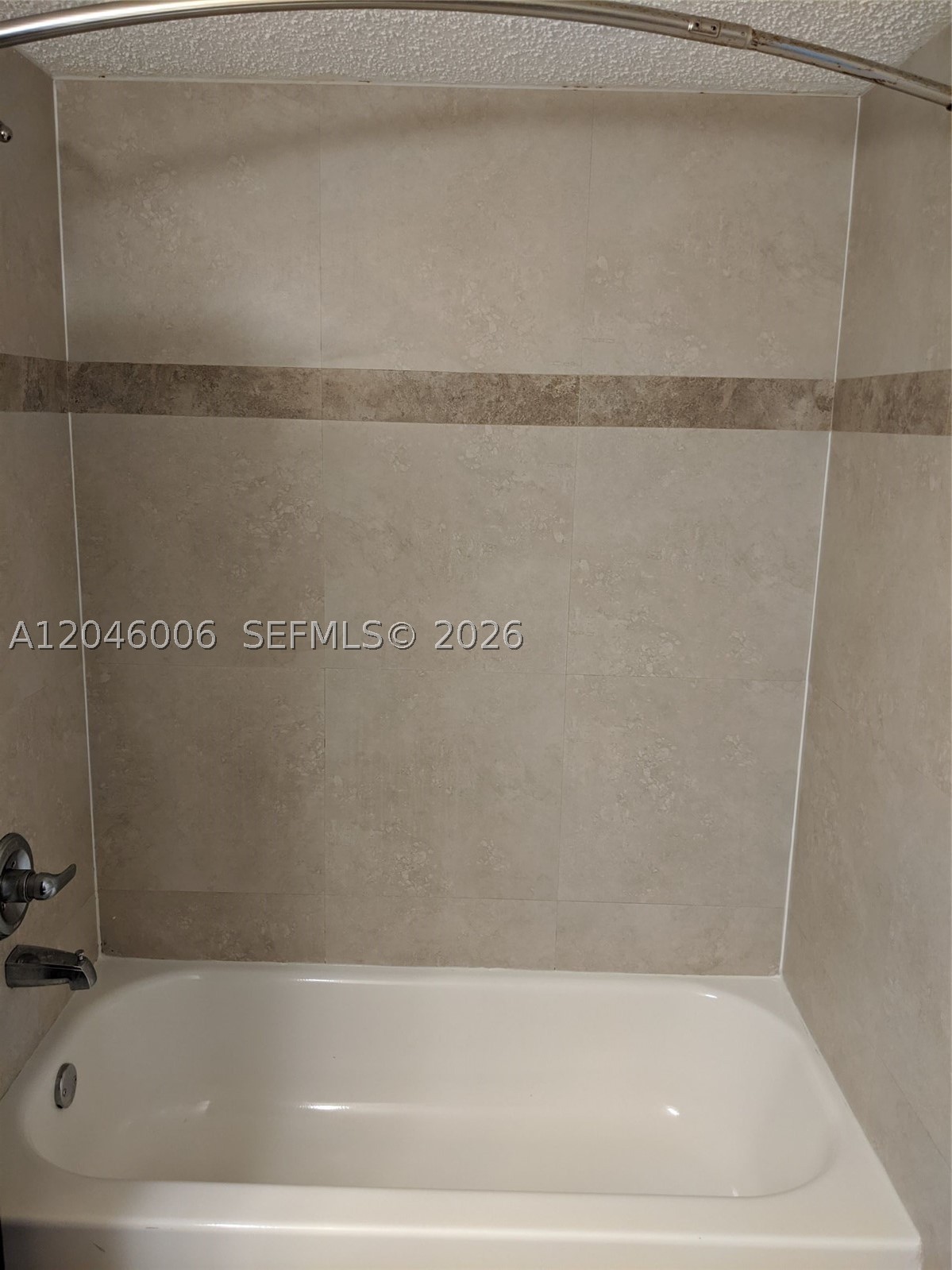 WINDWARD LAKES CONDO - Residential