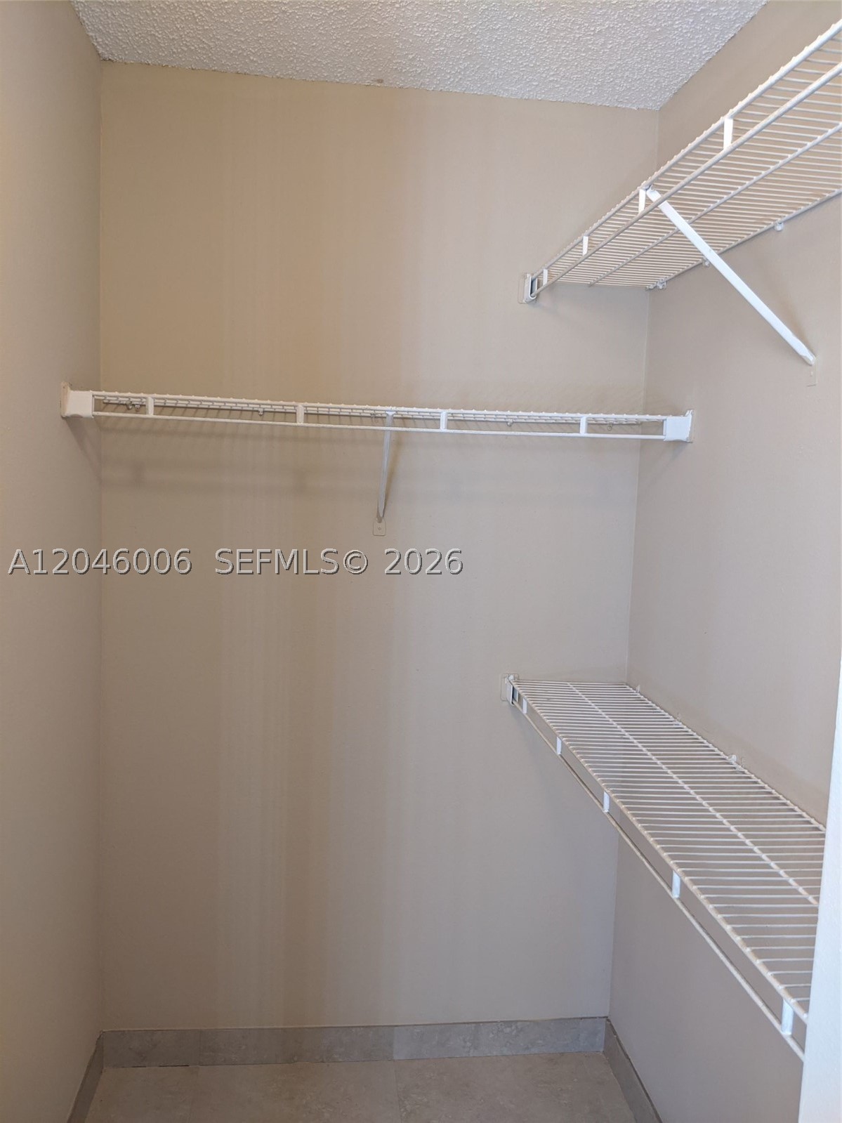 WINDWARD LAKES CONDO - Residential