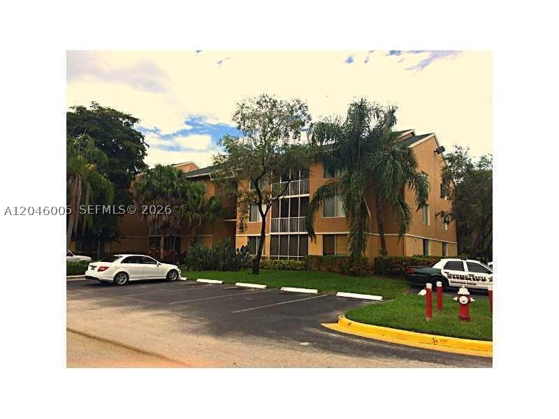 WINDWARD LAKES CONDO - Residential
