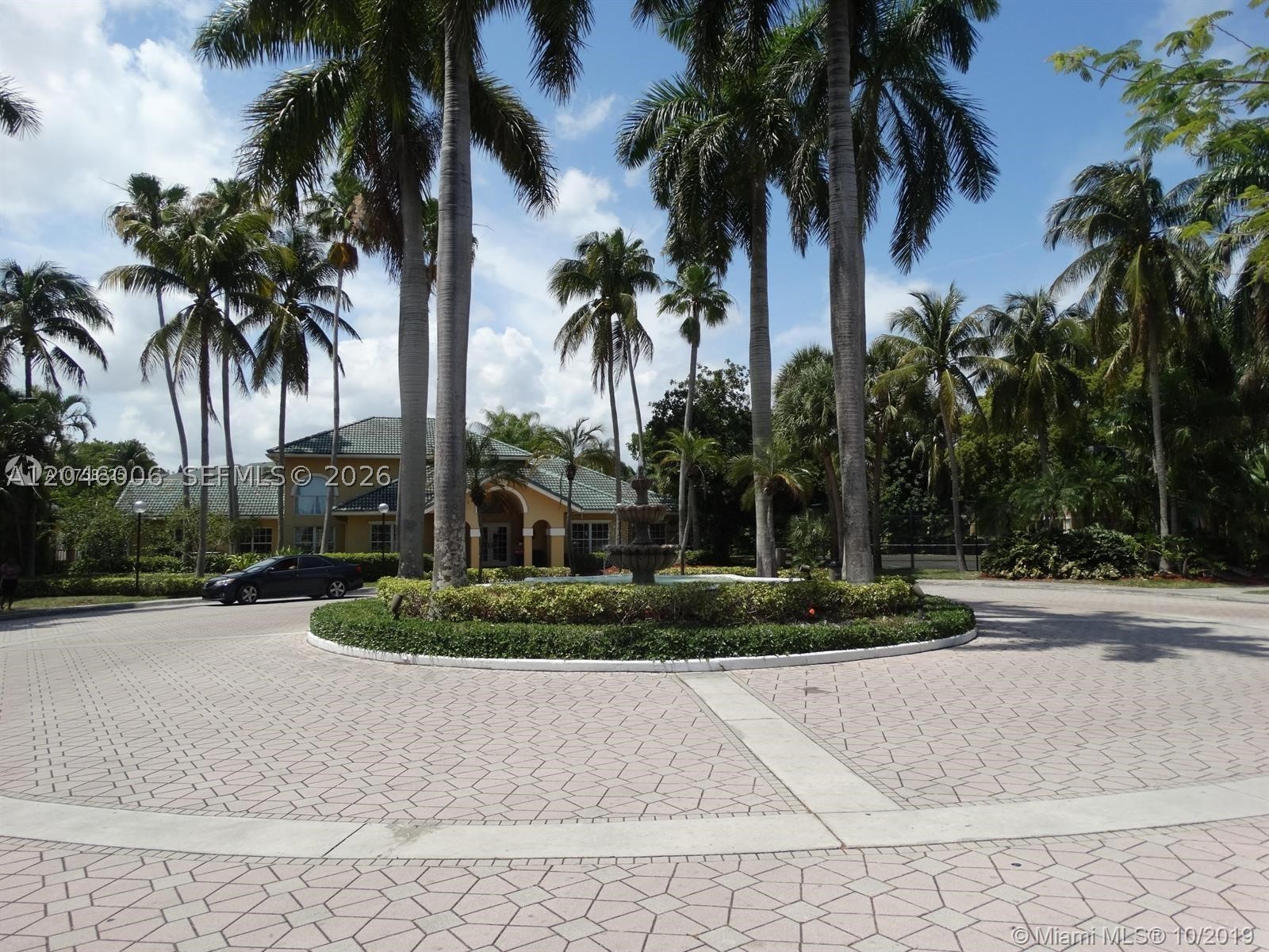 WINDWARD LAKES CONDO - Residential