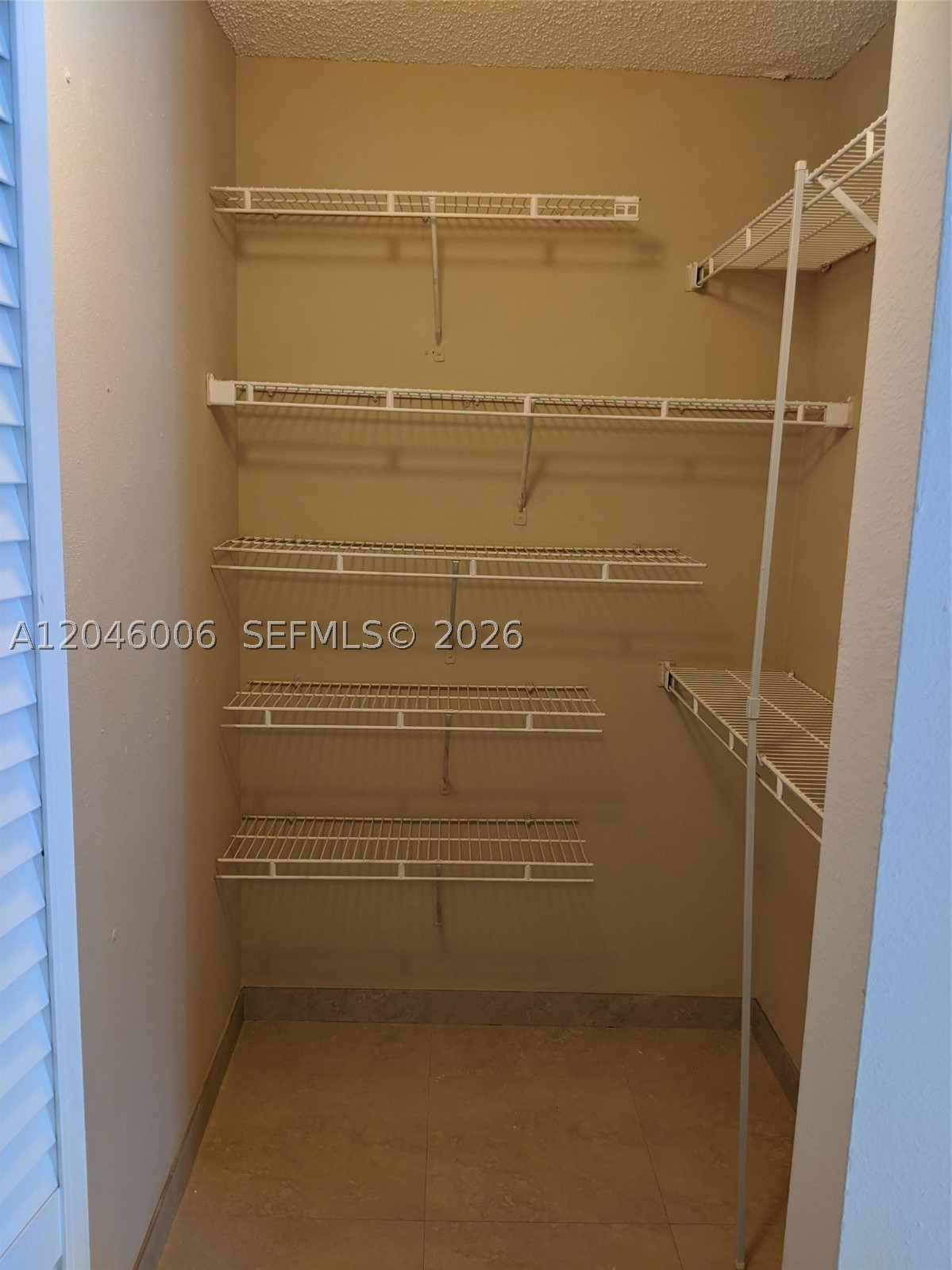 WINDWARD LAKES CONDO - Residential