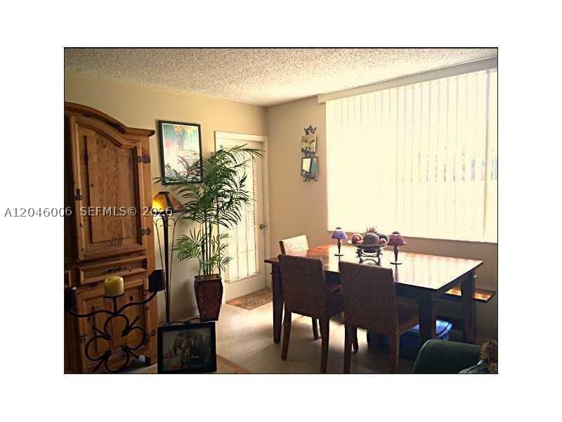 WINDWARD LAKES CONDO - Residential