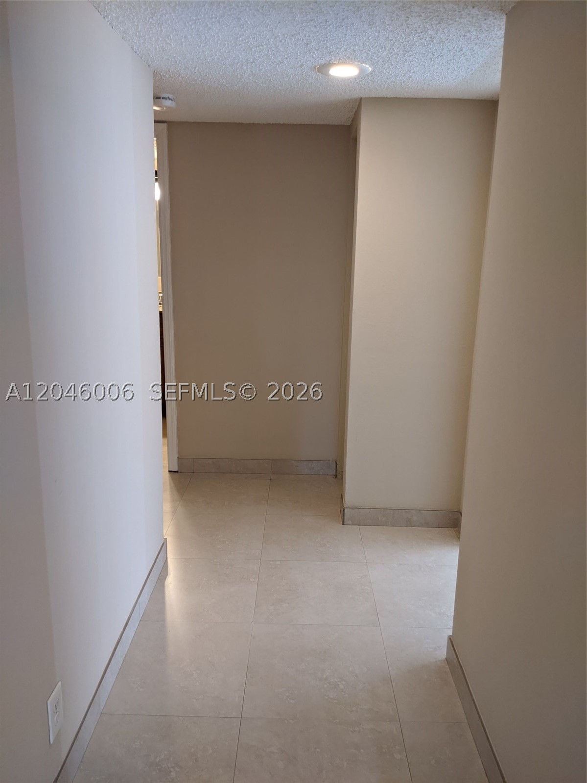 WINDWARD LAKES CONDO - Residential