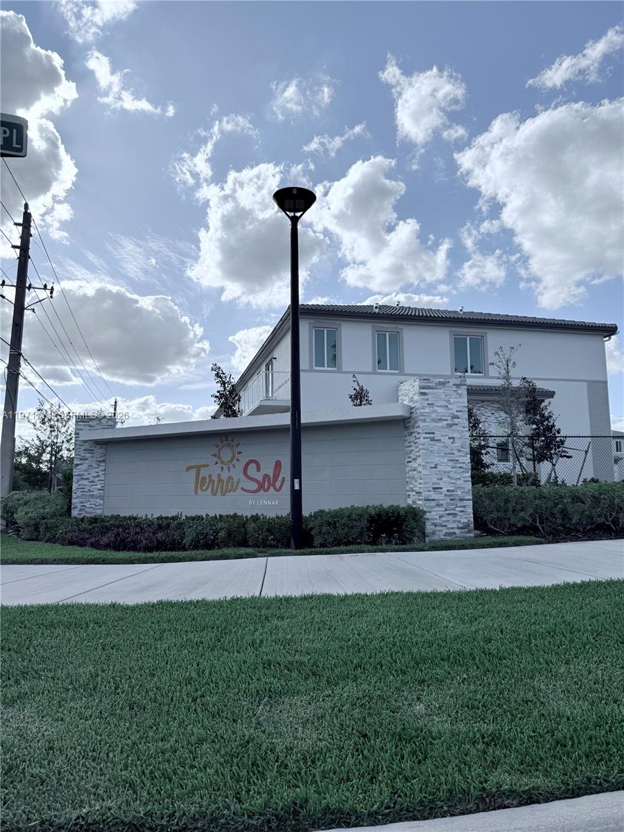 MIAMI LAND AND DEVELOPMEN - Residential Lease