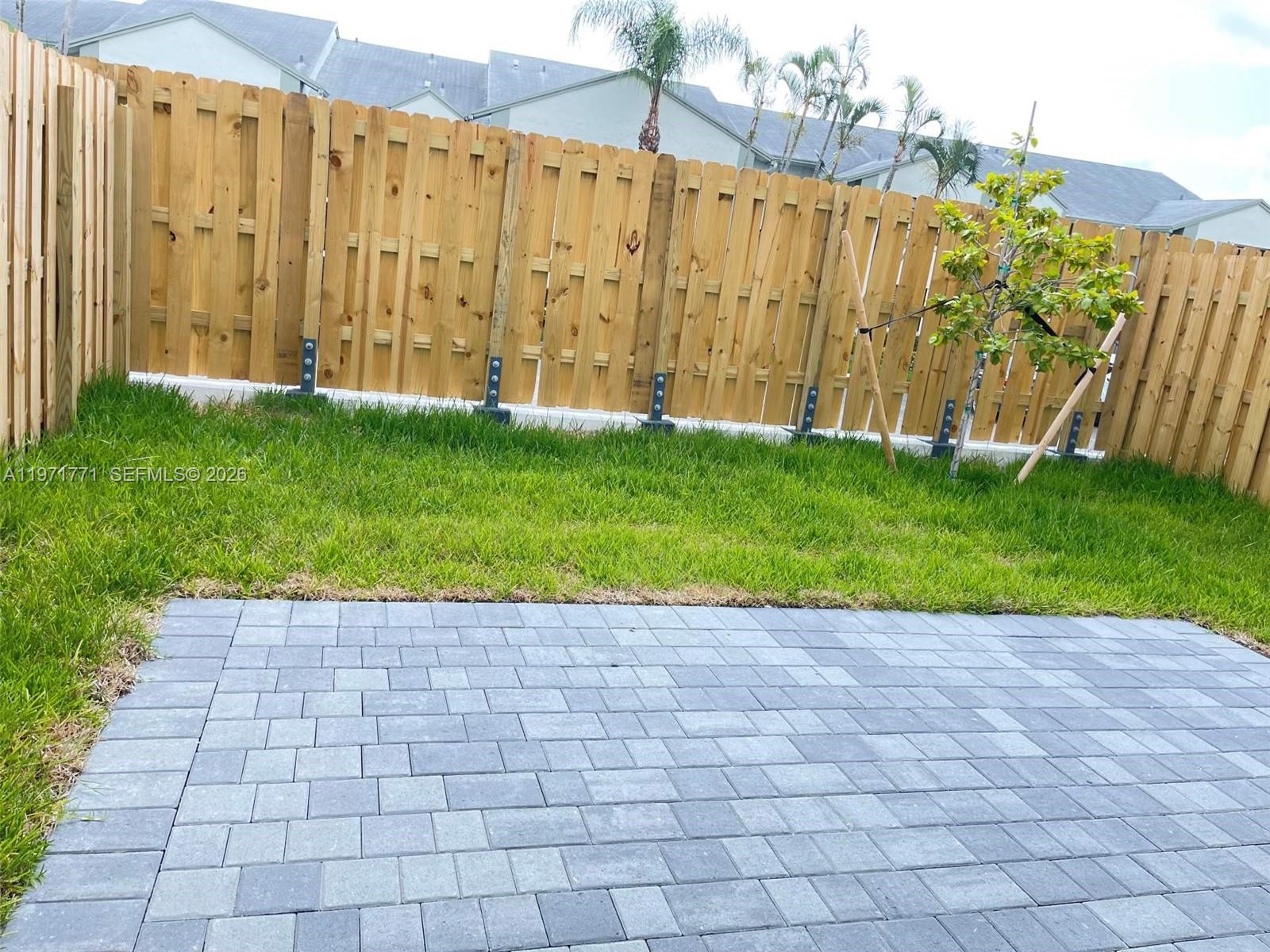 MIAMI LAND AND DEVELOPMEN - Residential Lease