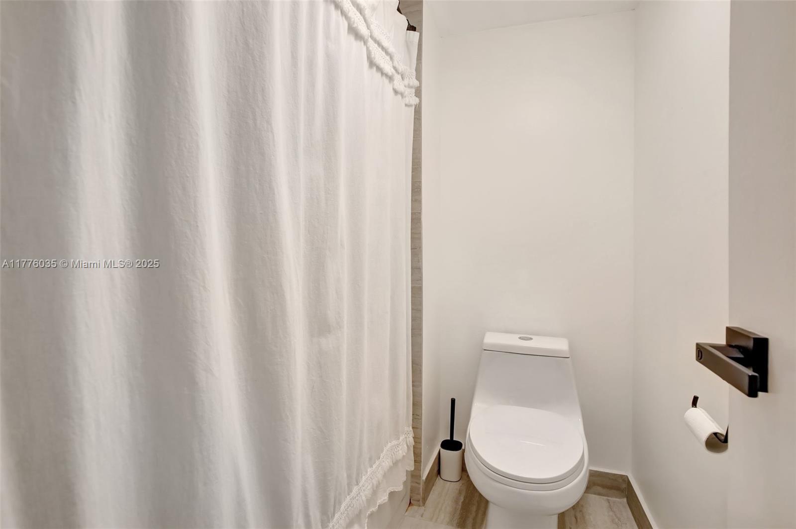GARDENS AT BONAVENTURE 11 - Residential Lease