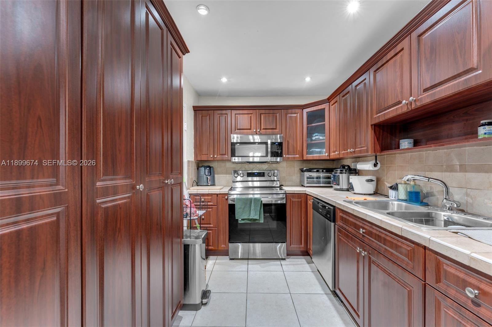 SUNSET PALMS EAST CONDO - Residential