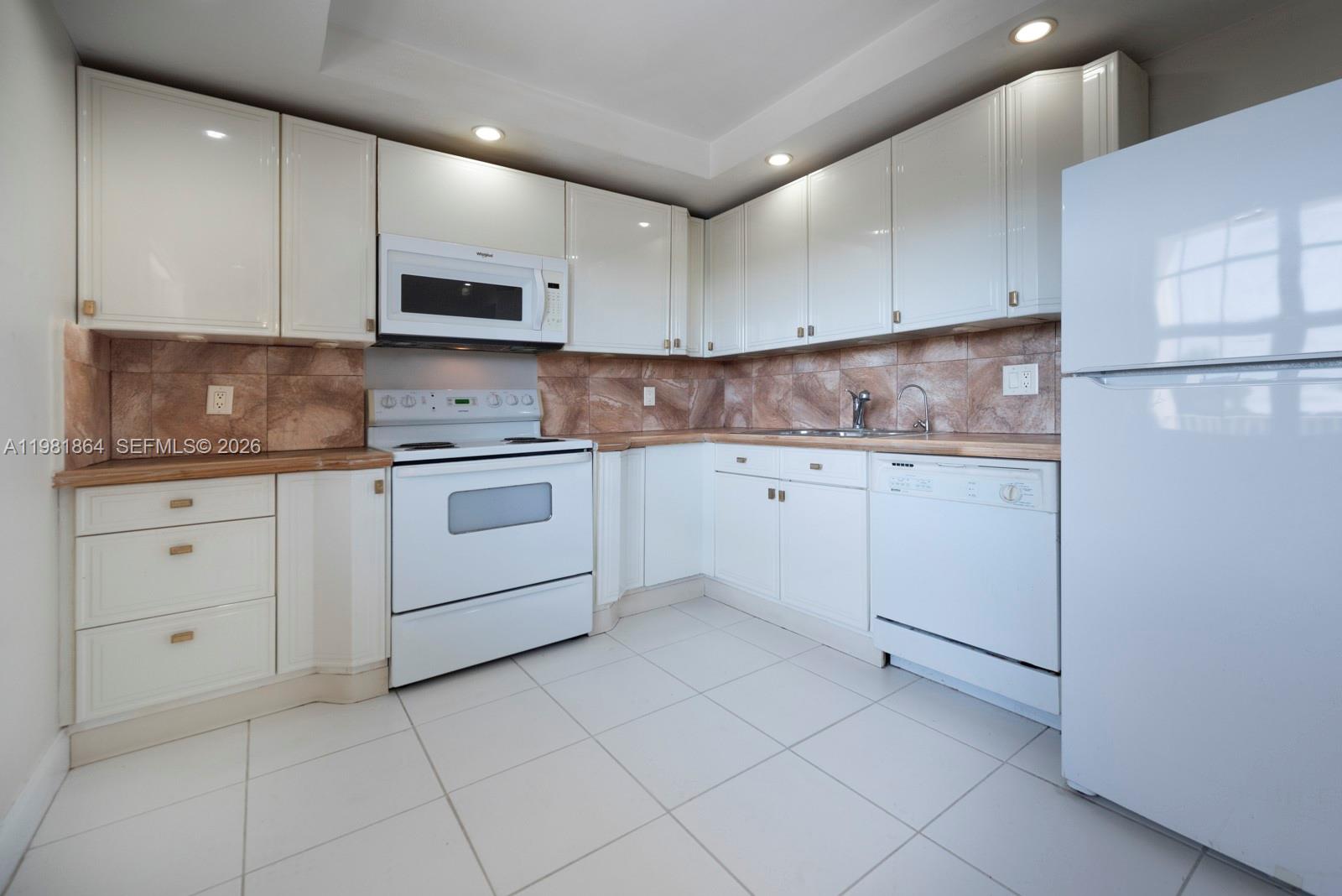 PALM-AIRE C C APTS 121 CO - Residential