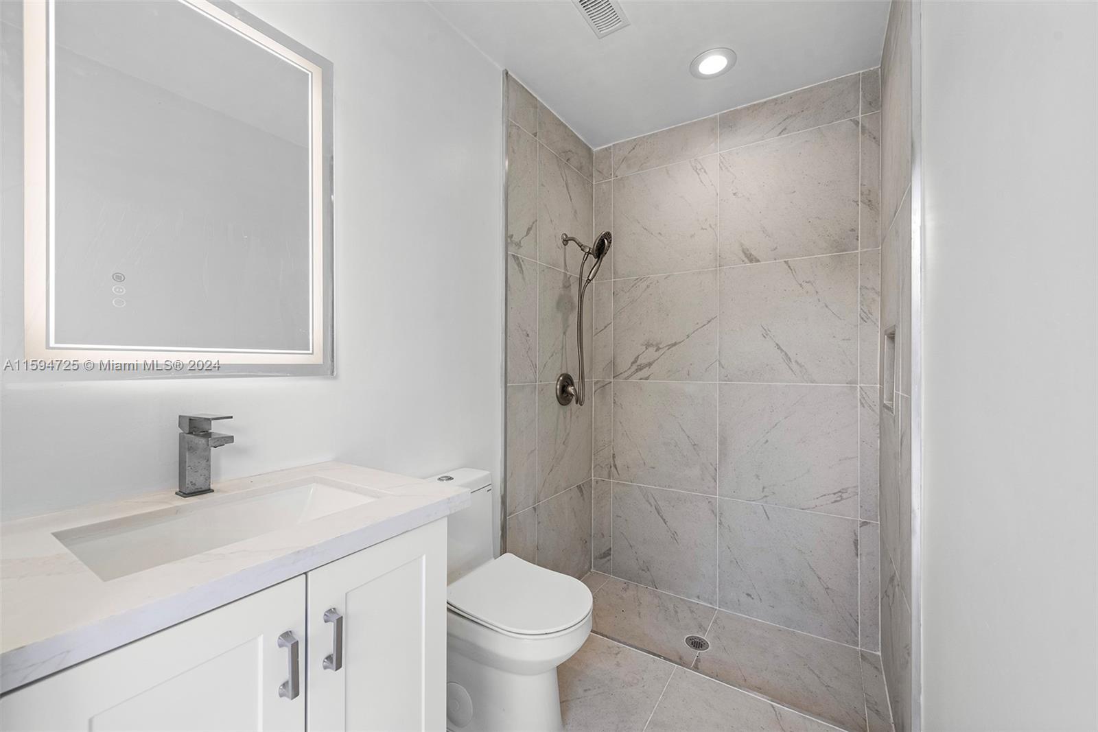 WOODFIELD HUNT CLUB II - Residential Lease