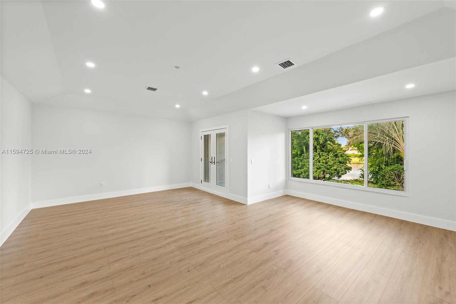 WOODFIELD HUNT CLUB II - Residential Lease