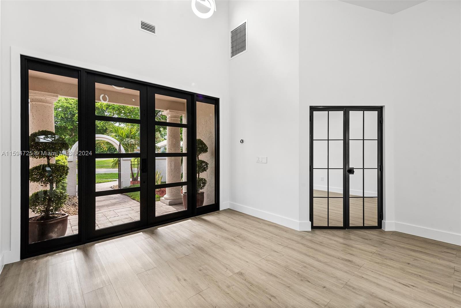 WOODFIELD HUNT CLUB II - Residential Lease