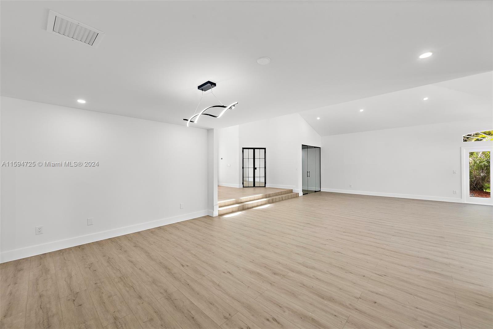 WOODFIELD HUNT CLUB II - Residential Lease