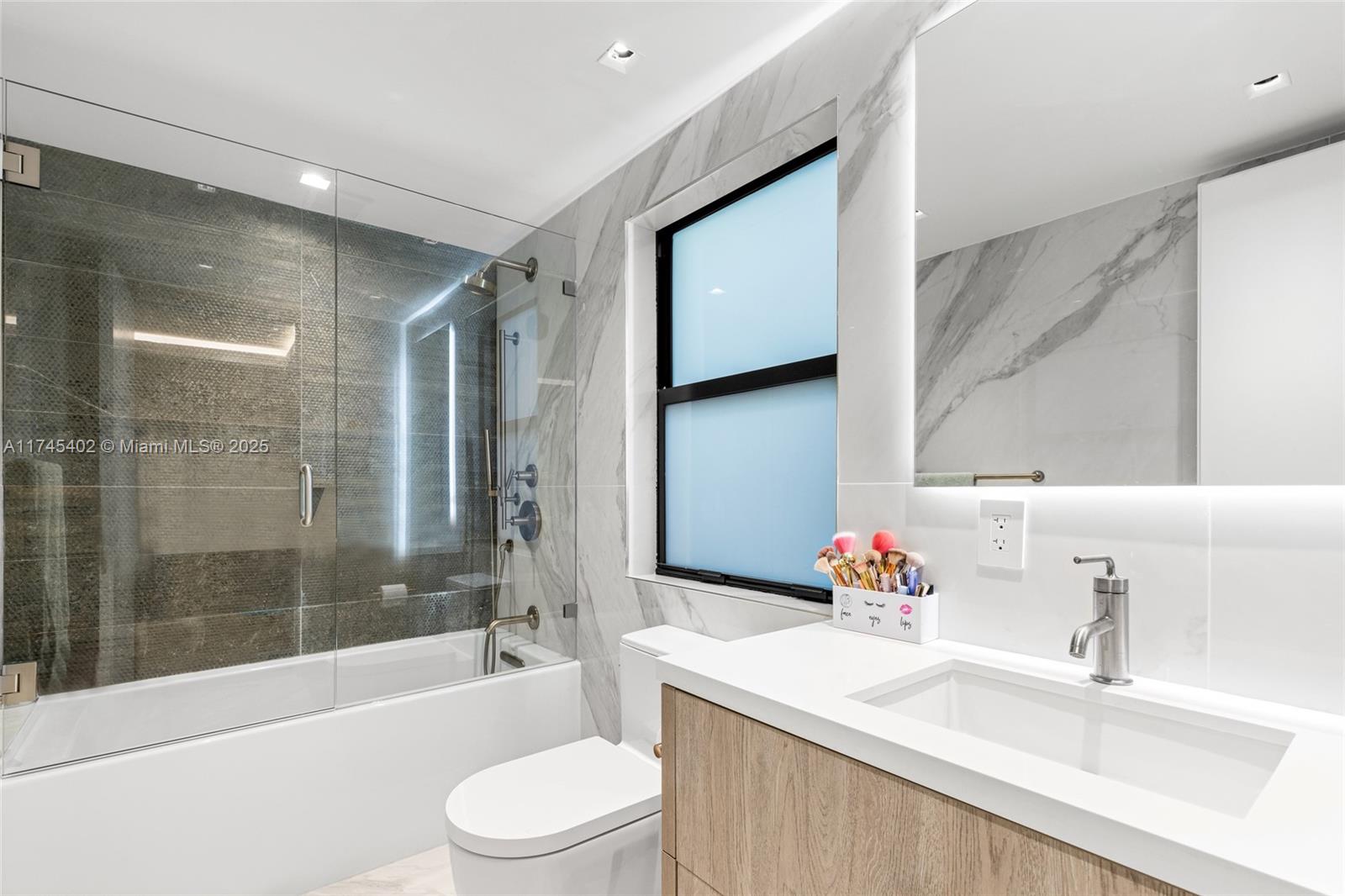 HIBISCUS ISLAND - Residential Lease