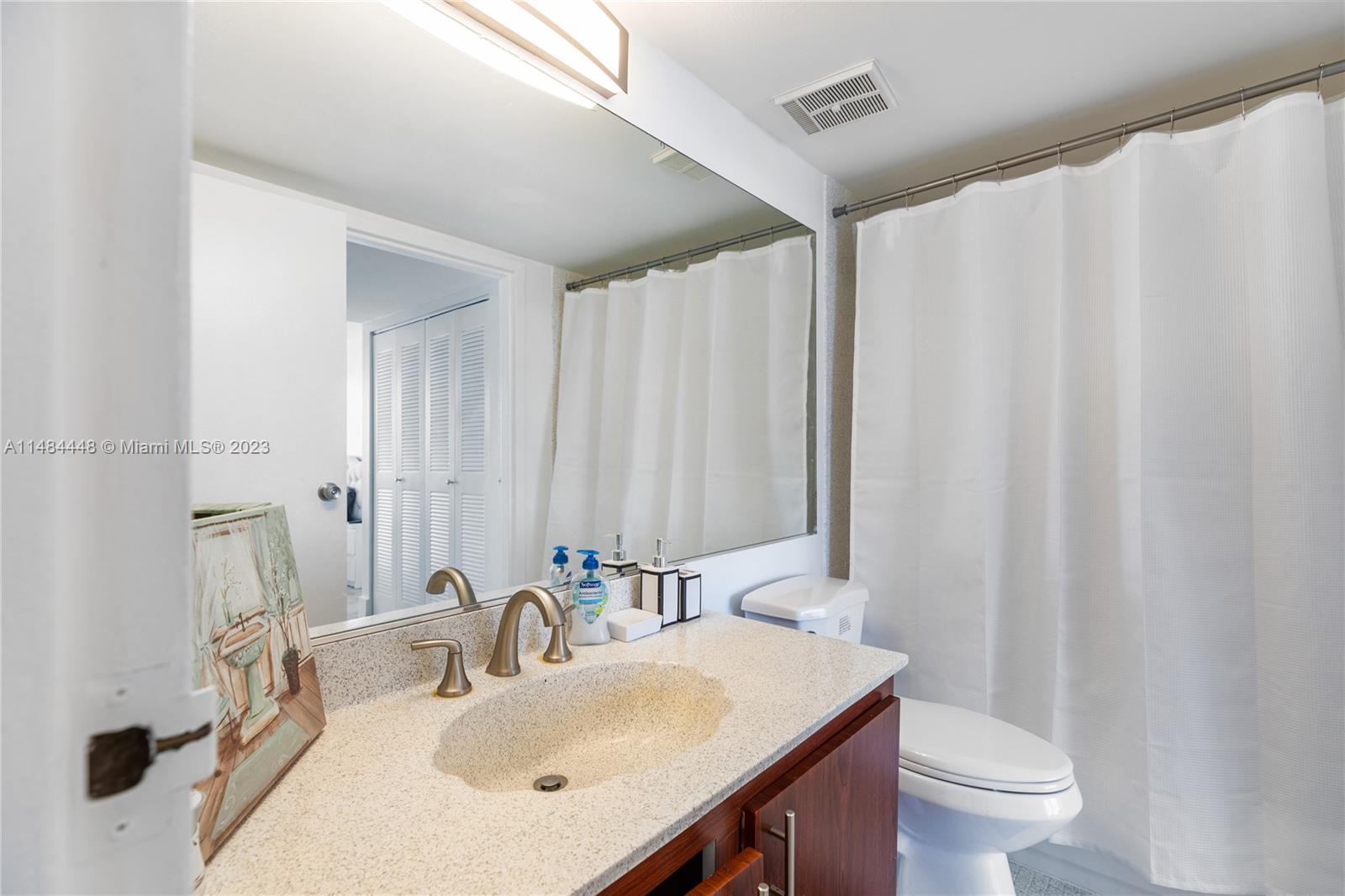 THE GRANDVIEW PALACE COND - Residential Lease