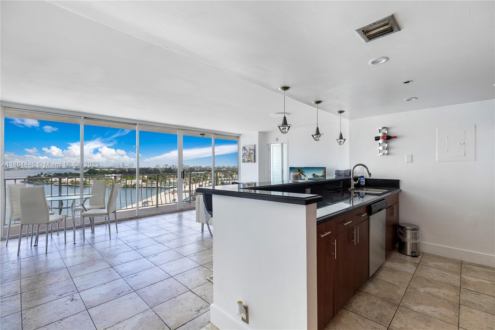 THE GRANDVIEW PALACE COND - Residential Lease