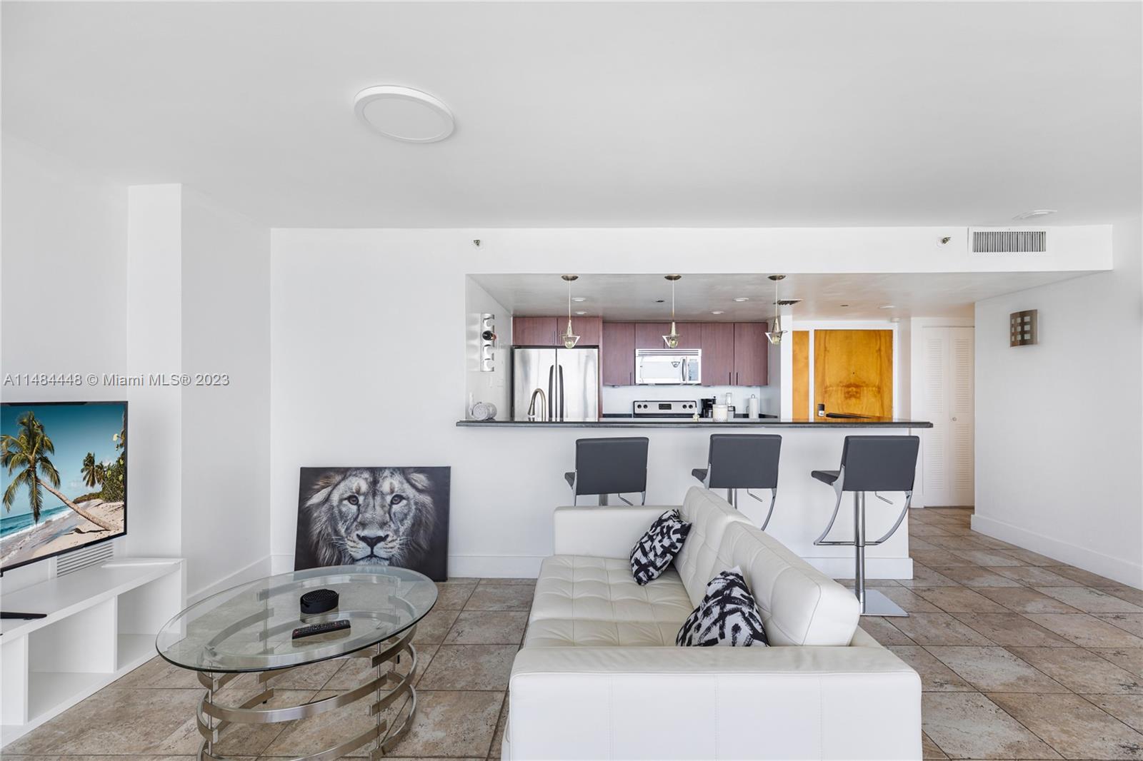 THE GRANDVIEW PALACE COND - Residential Lease