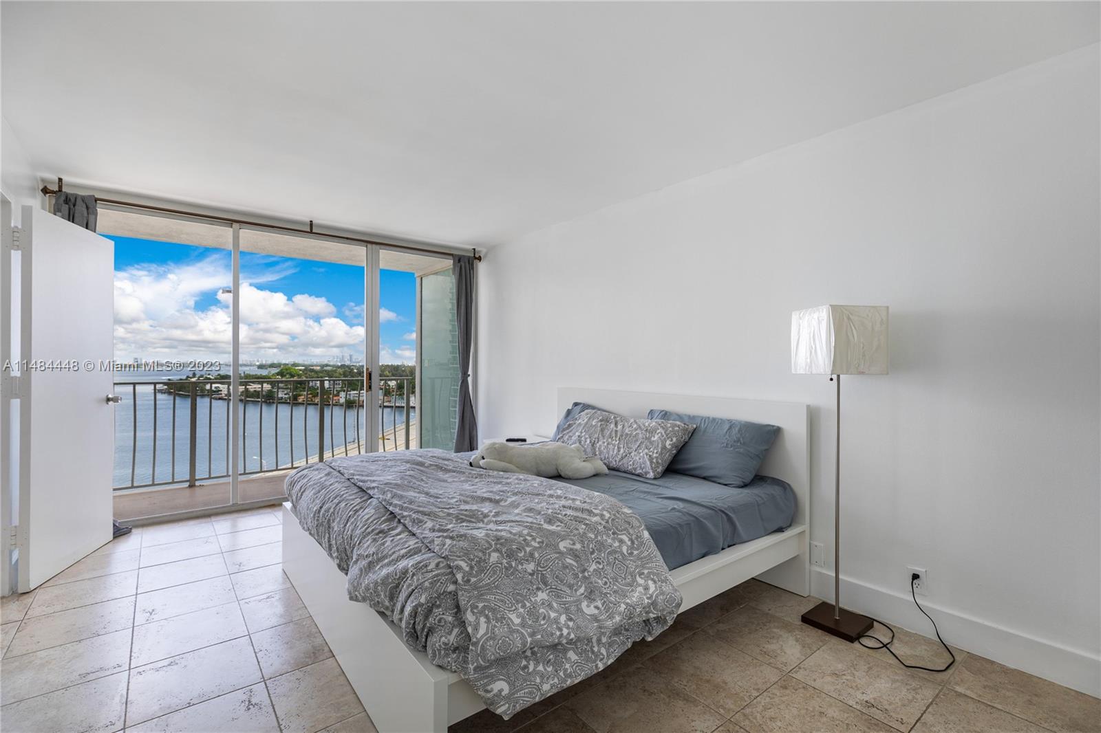 THE GRANDVIEW PALACE COND - Residential Lease