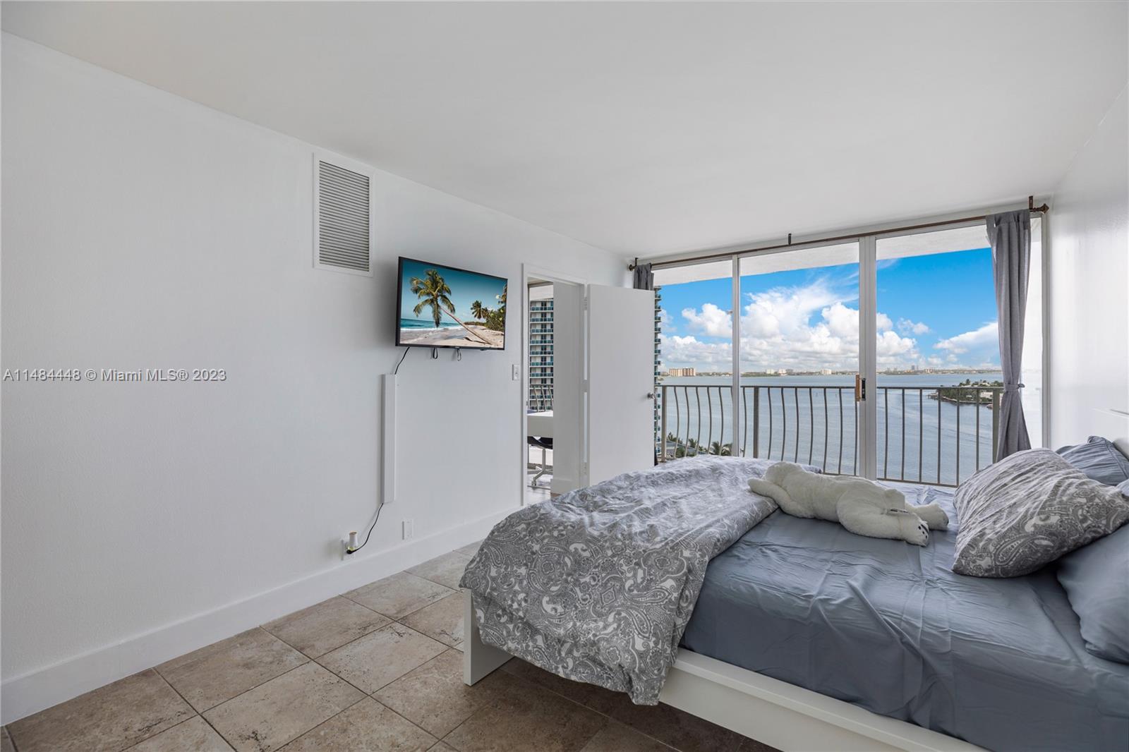 THE GRANDVIEW PALACE COND - Residential Lease