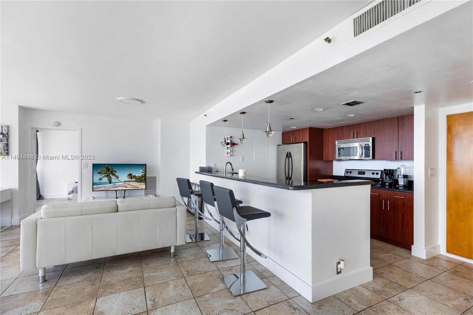 THE GRANDVIEW PALACE COND - Residential Lease
