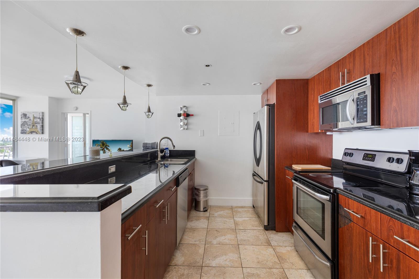 THE GRANDVIEW PALACE COND - Residential Lease