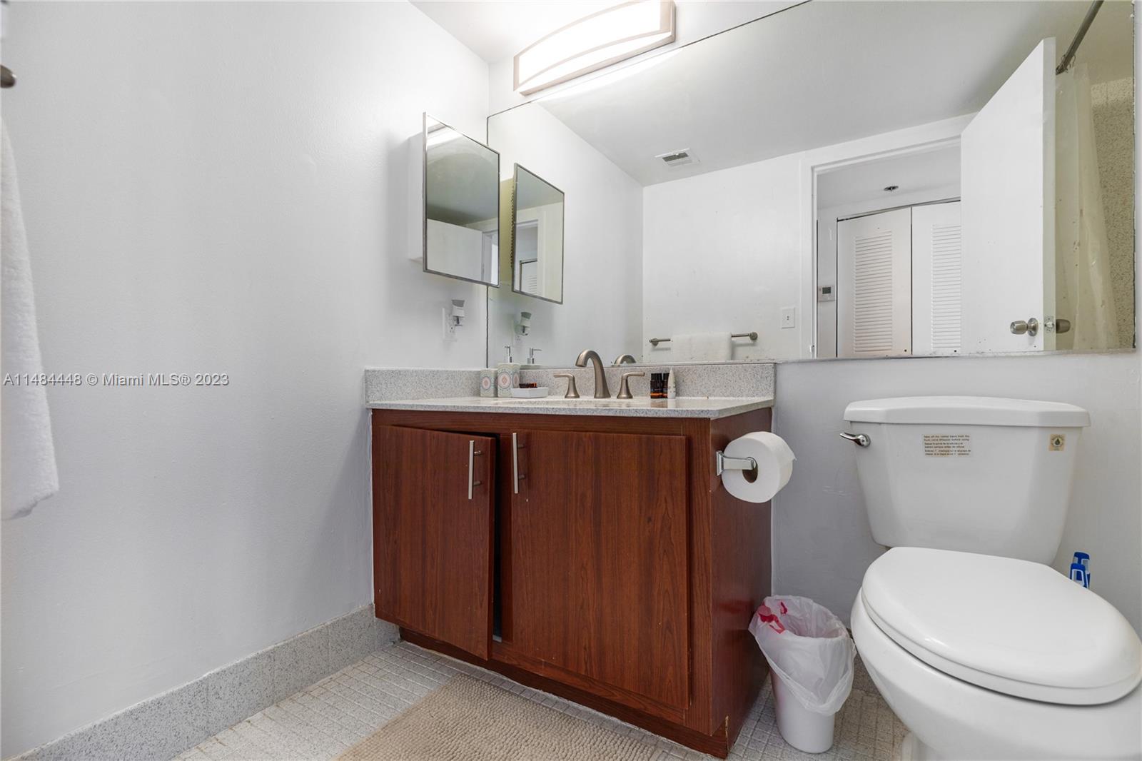 THE GRANDVIEW PALACE COND - Residential Lease
