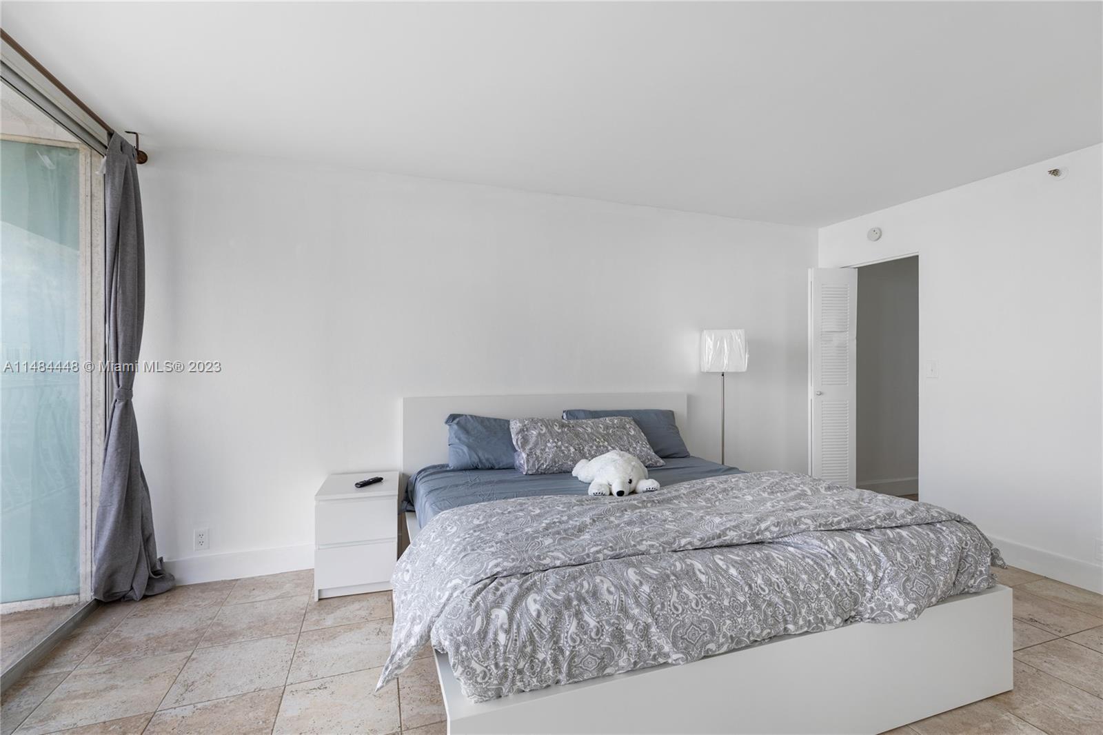 THE GRANDVIEW PALACE COND - Residential Lease