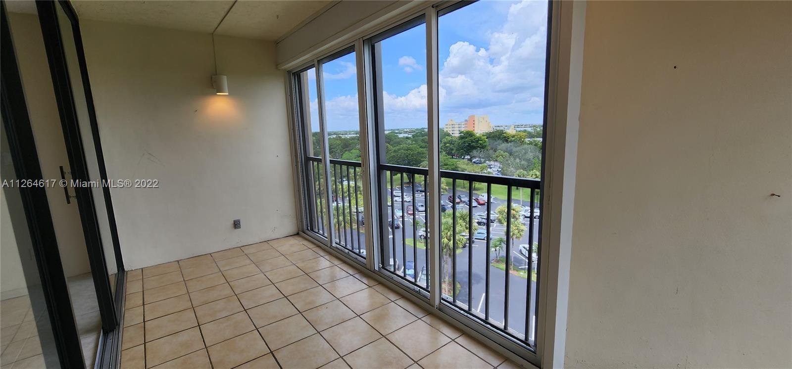 COUNTRY CLUB APTS AT BONA - Residential