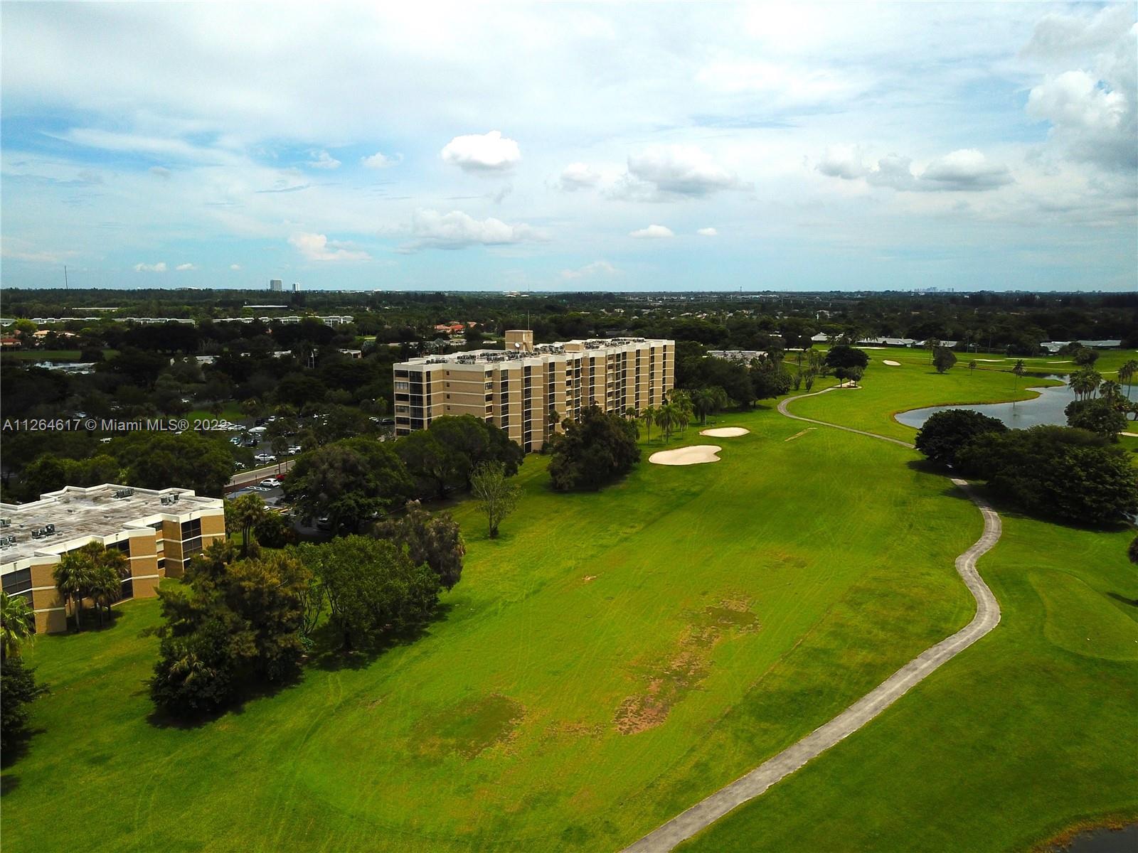 COUNTRY CLUB APTS AT BONA - Residential
