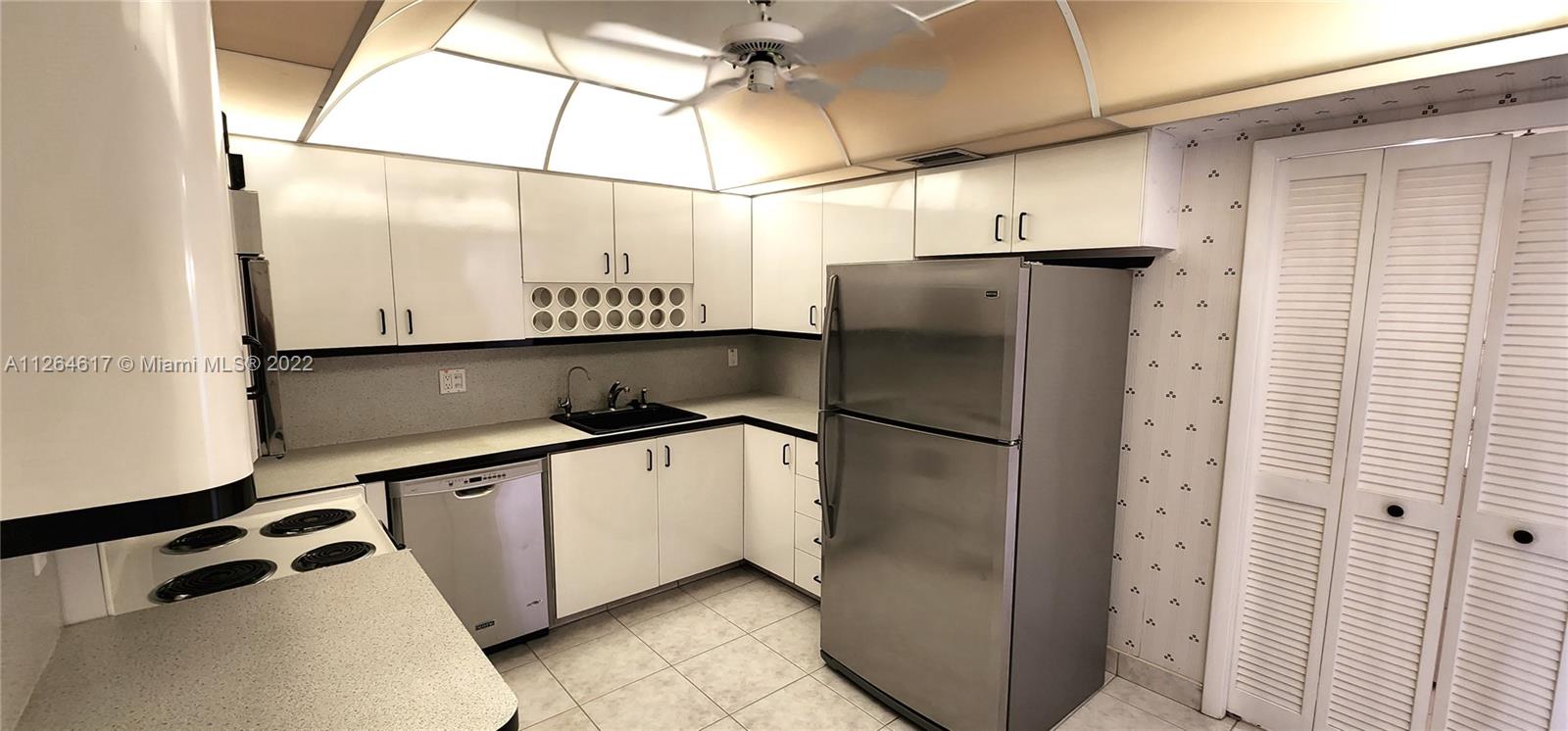 COUNTRY CLUB APTS AT BONA - Residential