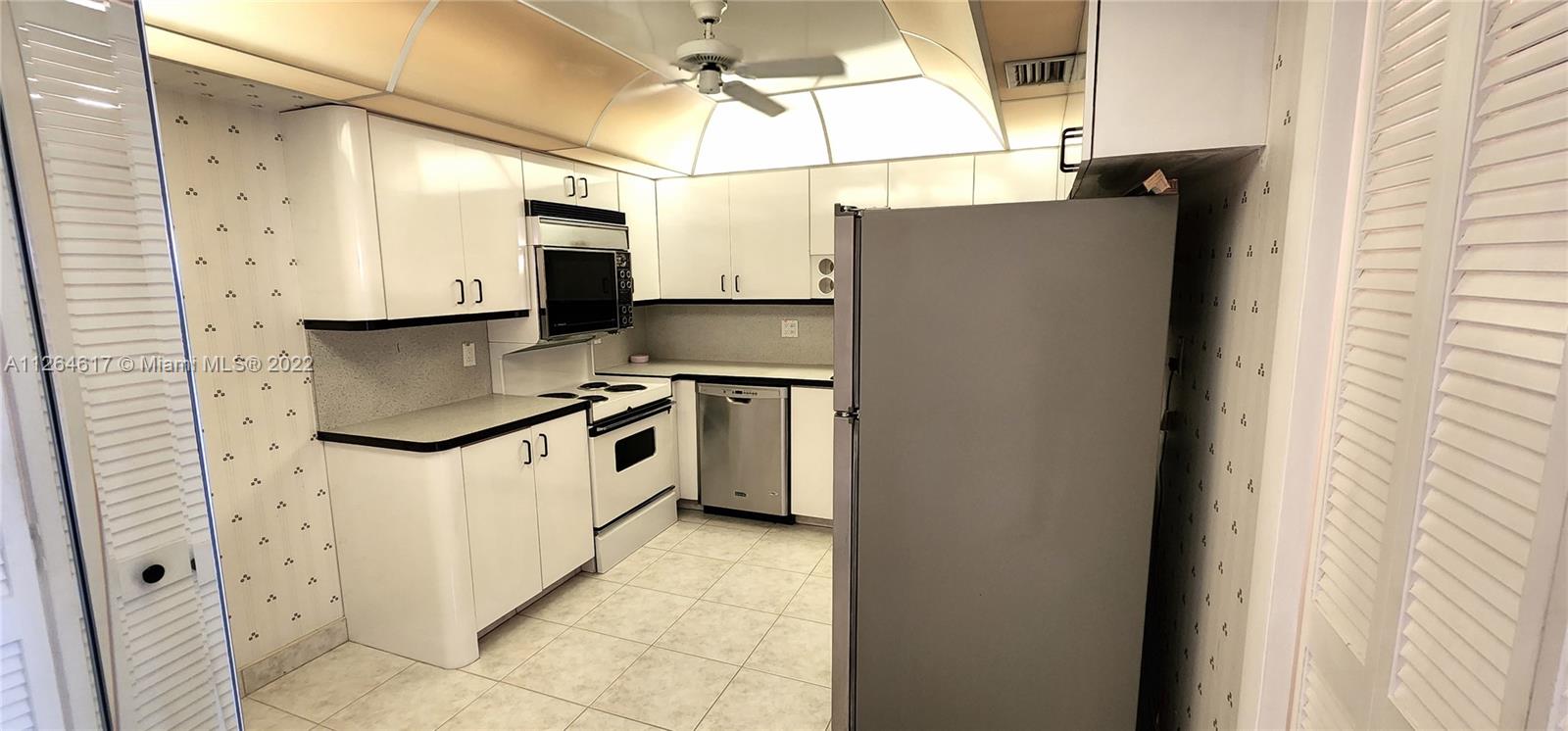 COUNTRY CLUB APTS AT BONA - Residential