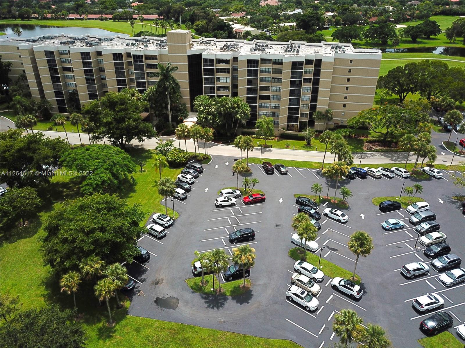 COUNTRY CLUB APTS AT BONA - Residential