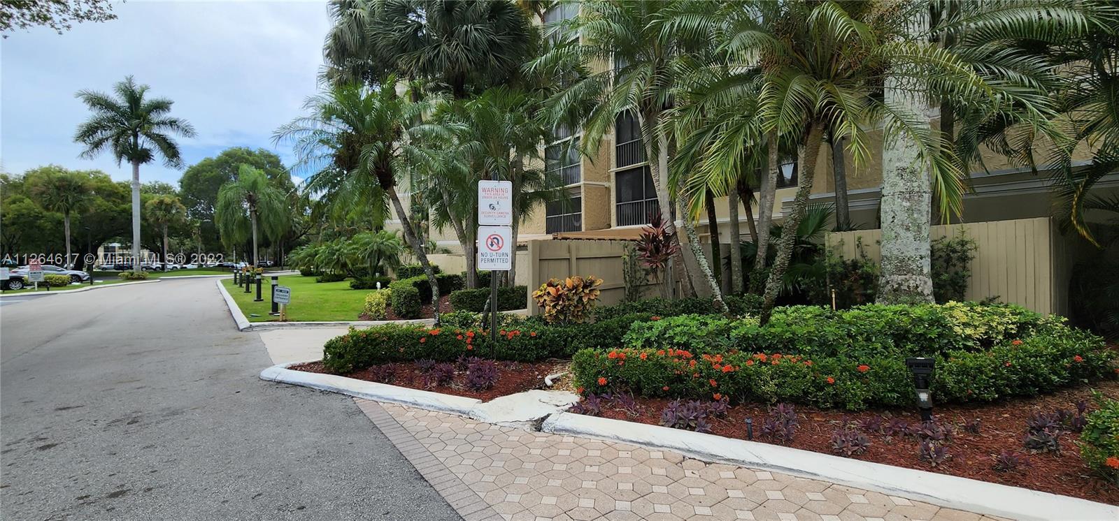 COUNTRY CLUB APTS AT BONA - Residential