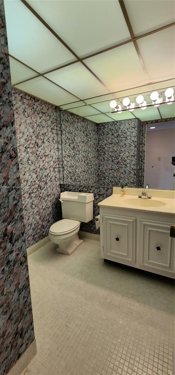 COUNTRY CLUB APTS AT BONA - Residential