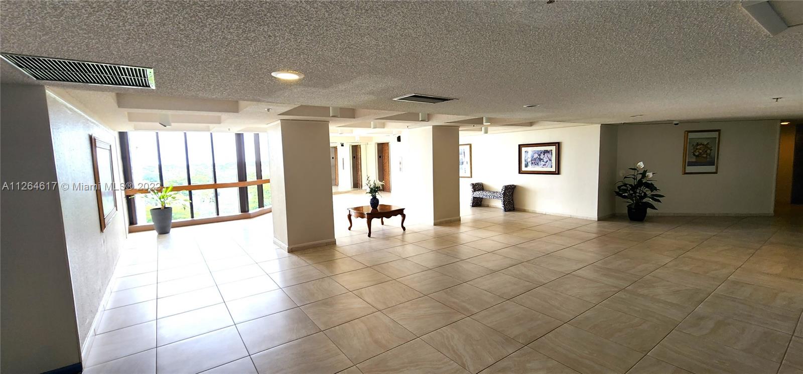 COUNTRY CLUB APTS AT BONA - Residential