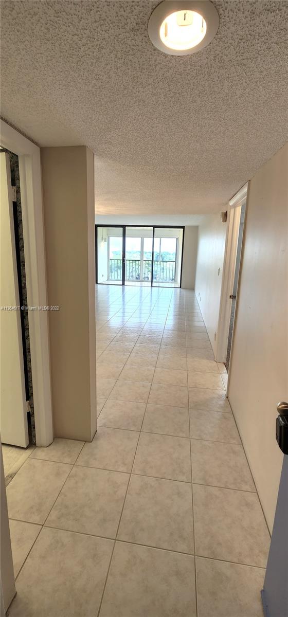 COUNTRY CLUB APTS AT BONA - Residential