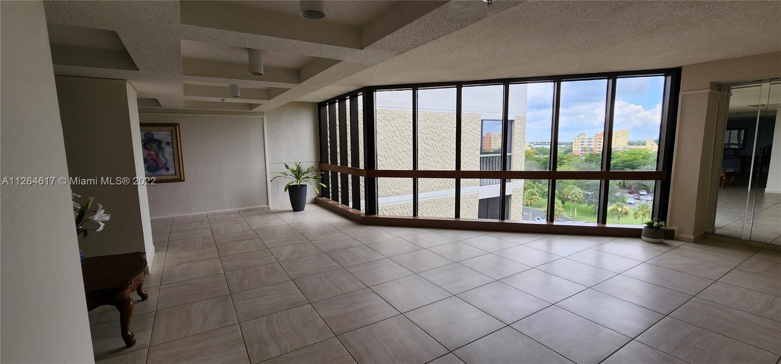 COUNTRY CLUB APTS AT BONA - Residential