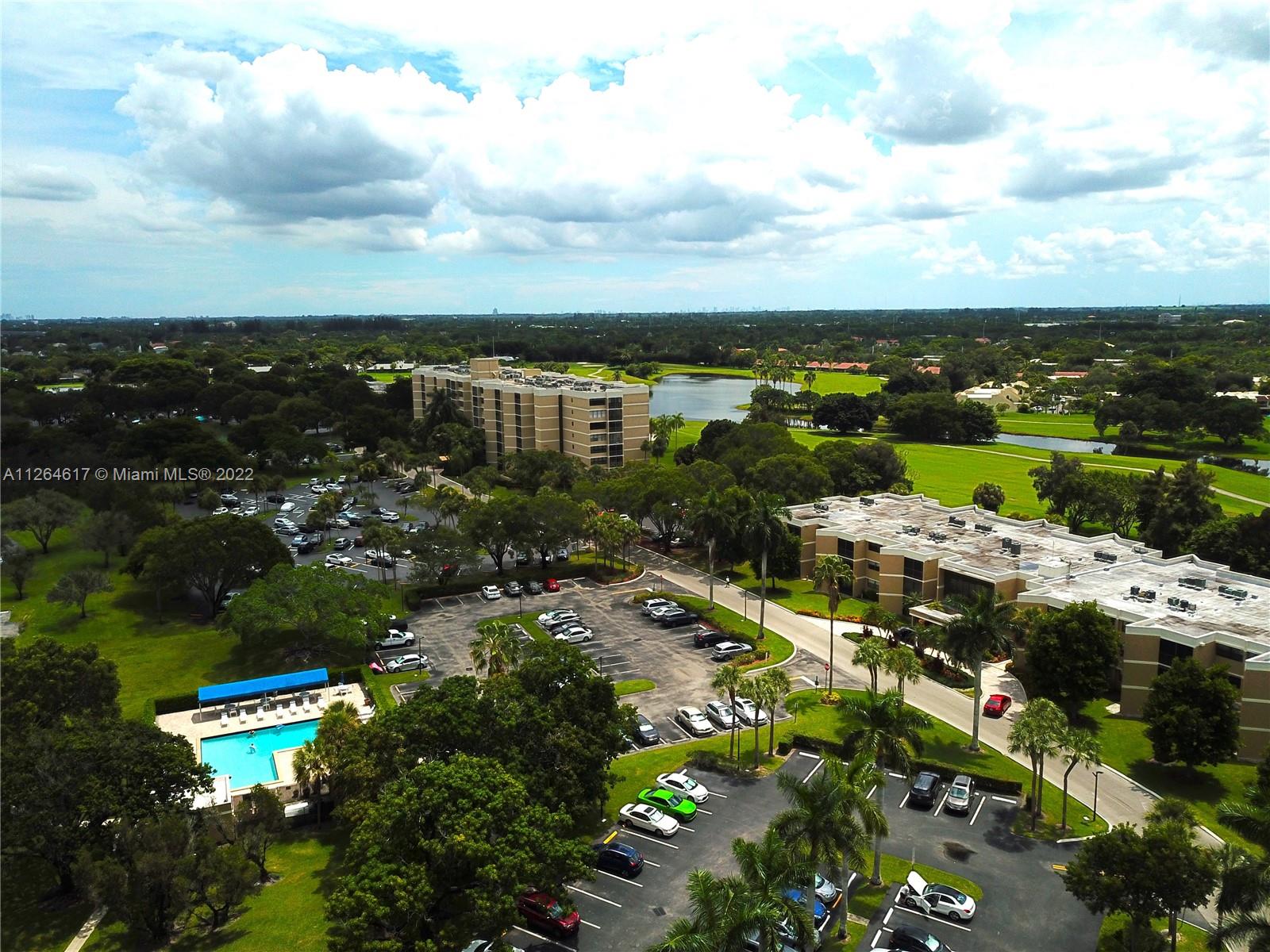 COUNTRY CLUB APTS AT BONA - Residential