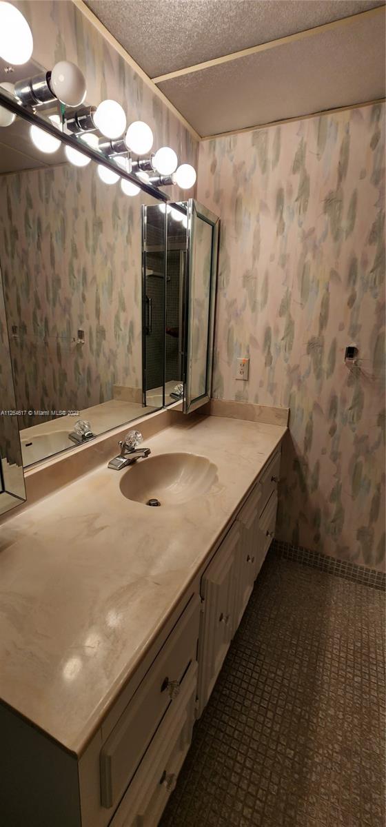 COUNTRY CLUB APTS AT BONA - Residential